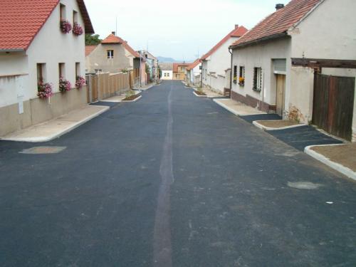 Ulice Vládní-rekonstrukce spolufinancovaná Evropskou unií z&nbsp;evropského zemědělského fondu pro&nbsp;rozvoj venkova v&nbsp;r.2008
