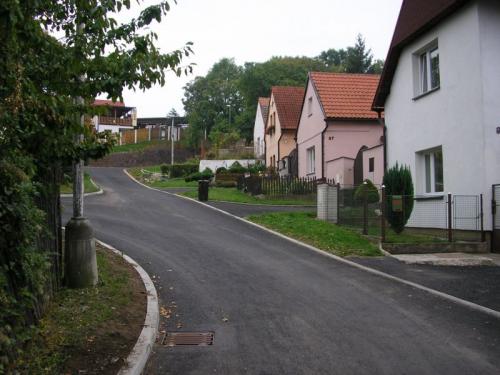 Ulice Pod&nbsp;Vodárnou-rekonstrukce spolufinancovaná Evropskou unií z&nbsp;evropského zemědělského fondu pro&nbsp;rozvoj venkova v&nbsp;r. 2009